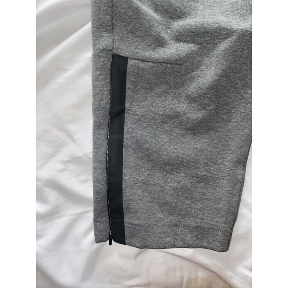 Nike tech fleece crop Capri Gray pants Size Medium 908824 091 - Picture 5 of 10